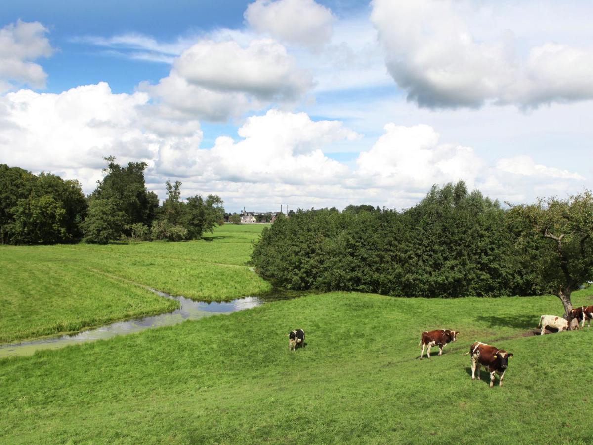 Quaint Farmhouse Near River In Oosterwijk Leerdam Eksteriør billede