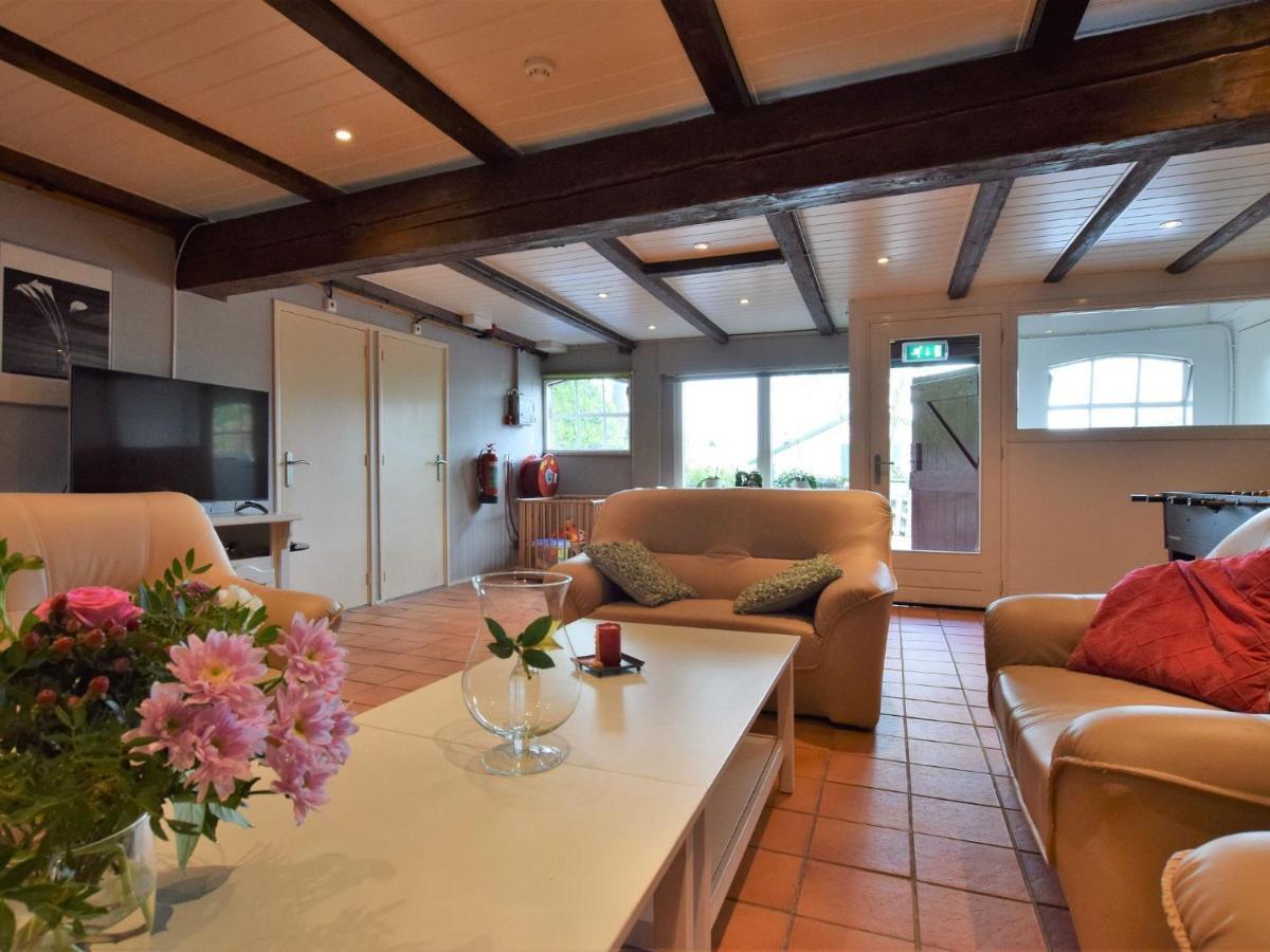 Quaint Farmhouse Near River In Oosterwijk Leerdam Eksteriør billede